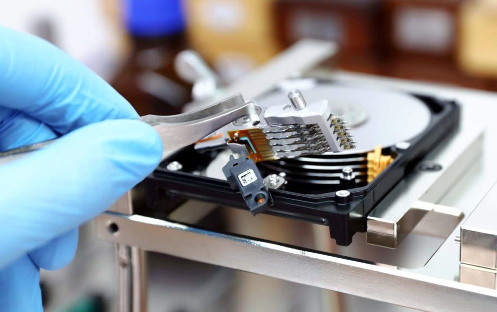 Hard Drive Recovery in Cleanroom